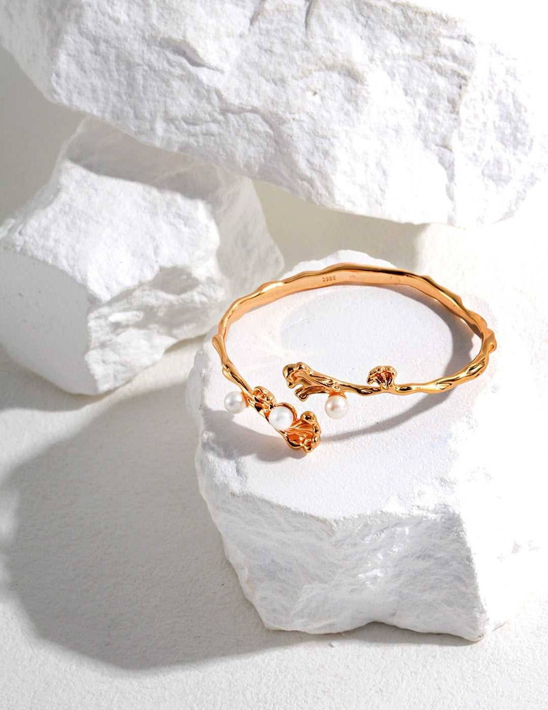 Wave-shaped natural freshwater pearl bracelet