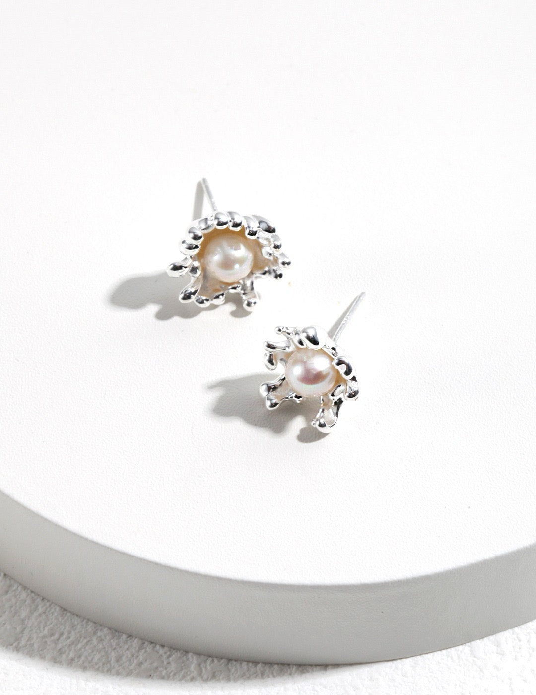 Wave-shaped natural freshwater pearl earrings