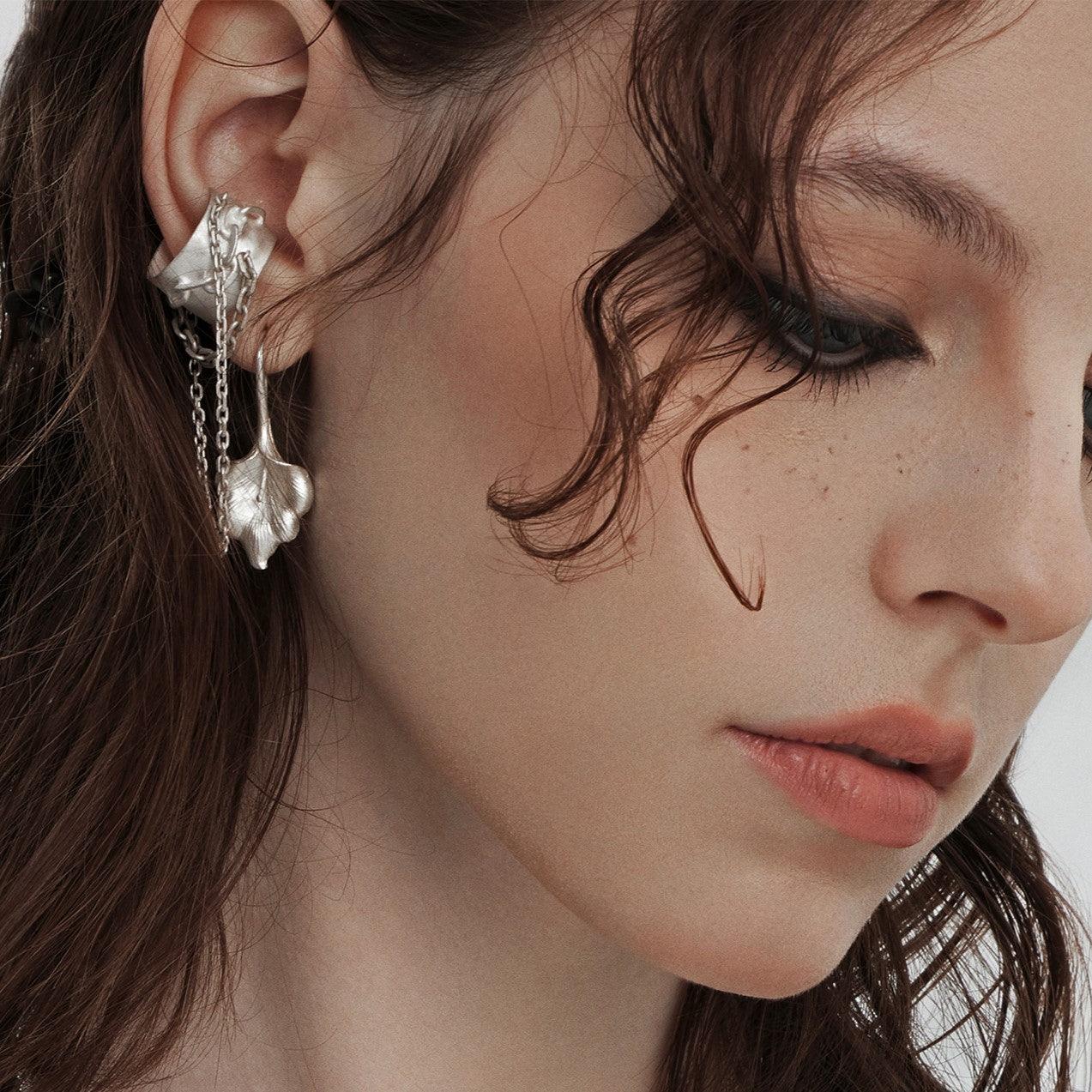 Chained Dune Sterling Silver Ear Cuff - Uniqvibe