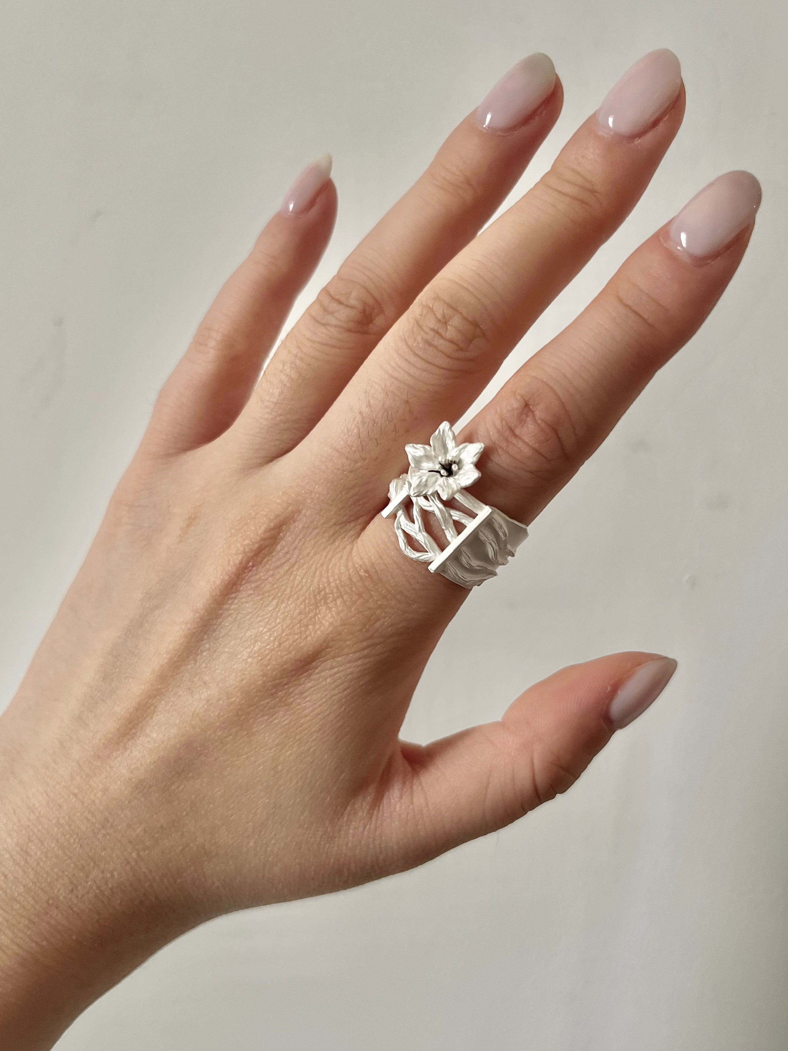White Sterling Silver Bandage Flower Ring - Uniqvibe