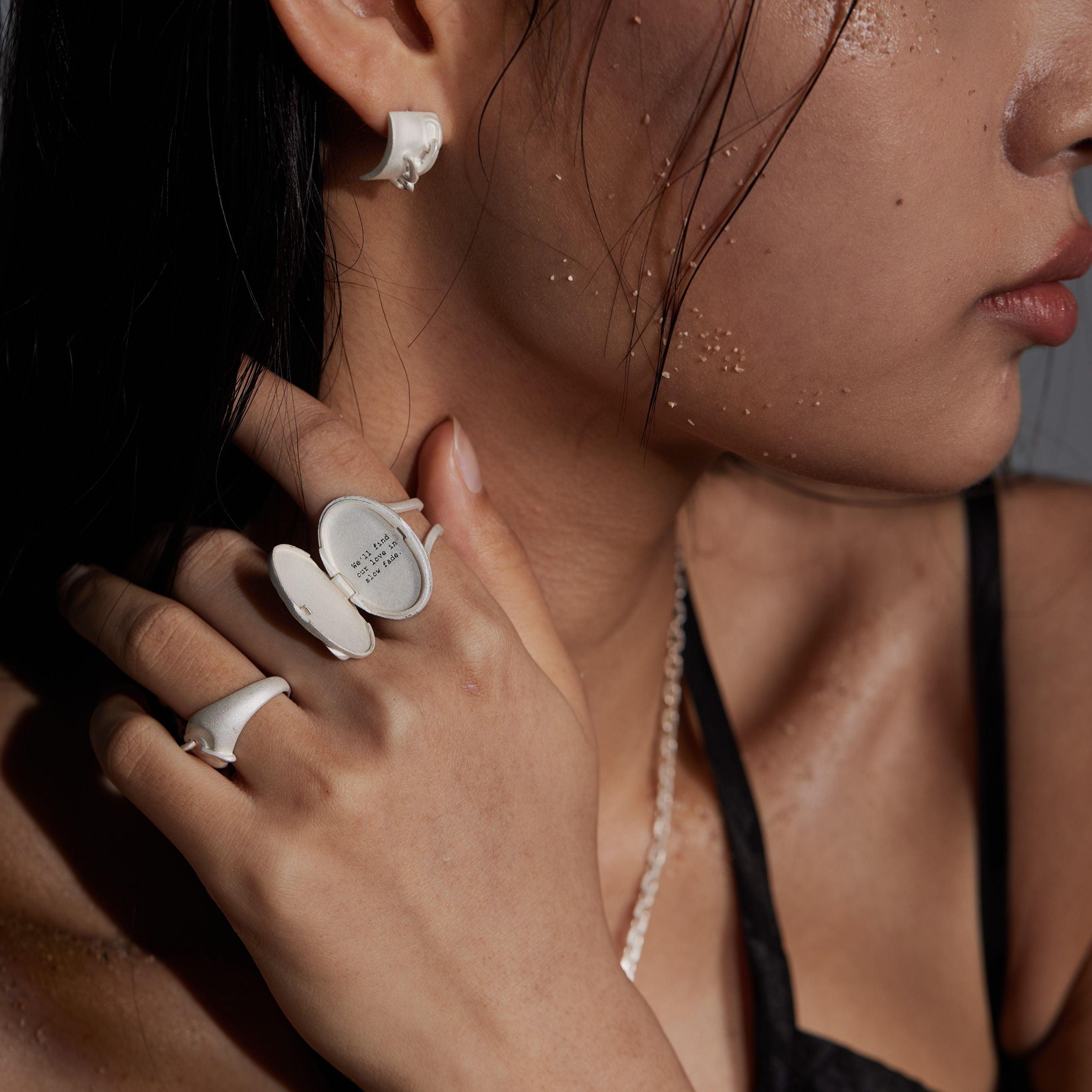 Chained Locket Ring - Uniqvibe