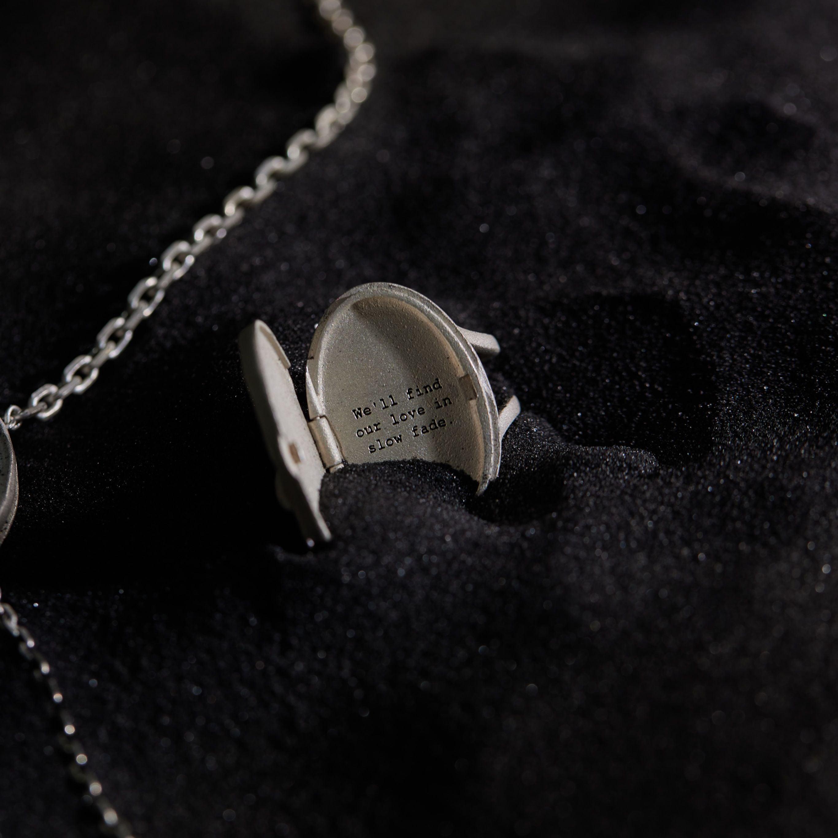 Chained Locket Ring - Uniqvibe