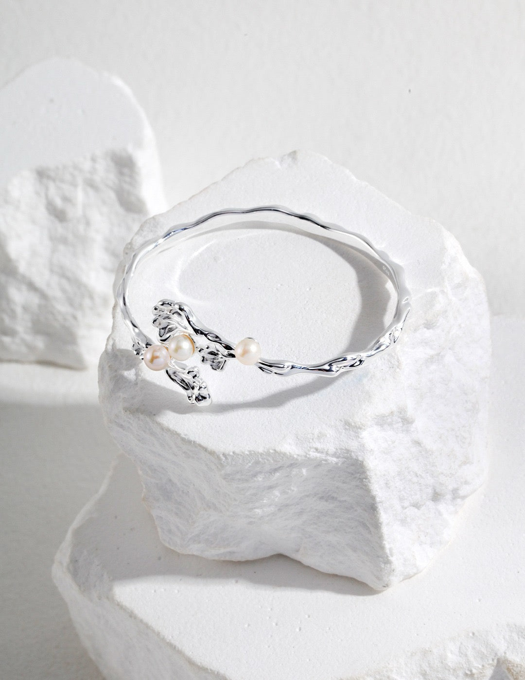 Wave-shaped natural freshwater pearl bracelet