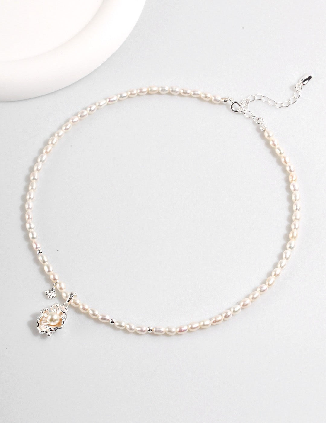 Wave-shaped natural freshwater pearl necklace