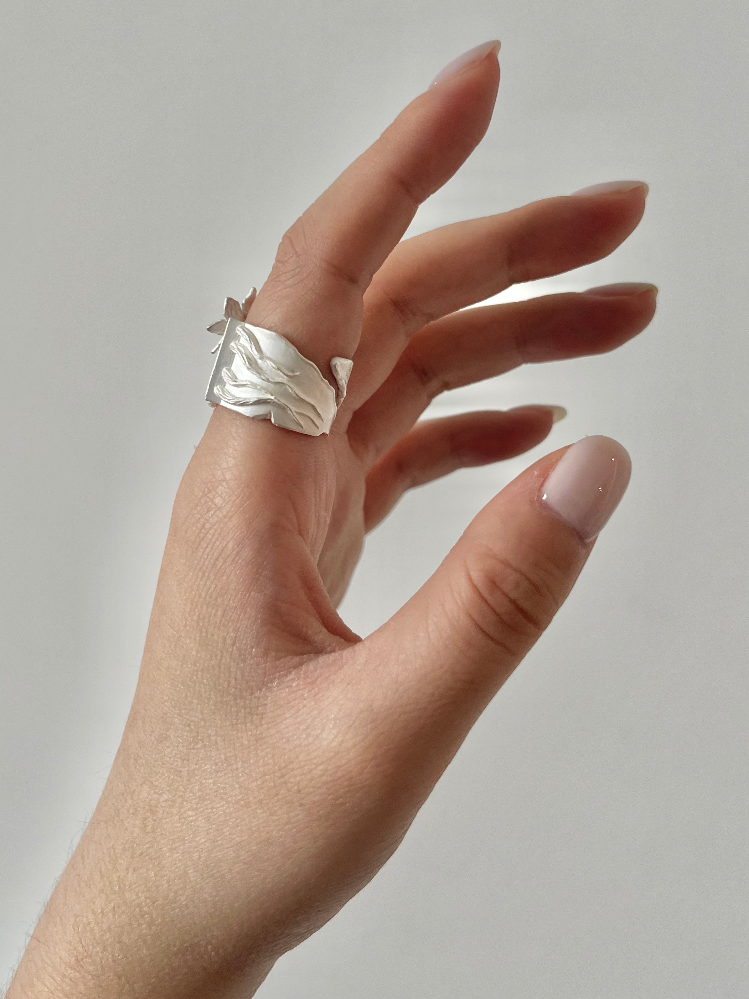 White Sterling Silver Bandage Flower Ring - Uniqvibe